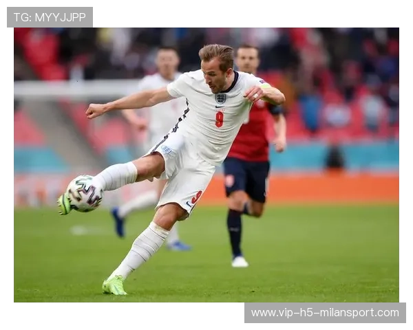 拜仁凯恩禁区前转身抽射精度极高