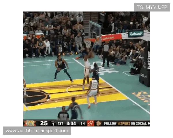 唐斯篮下连续攻入，全场观众火热