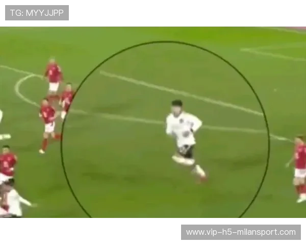 曼联利桑德罗判断防守线路极准