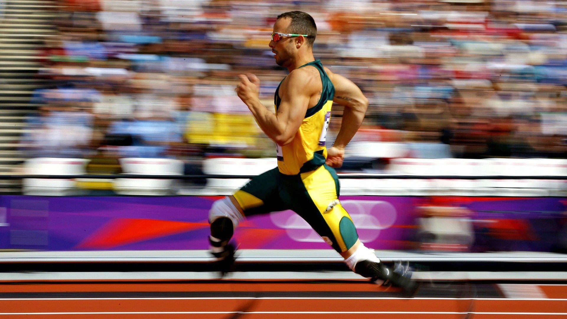 “高新体育中心网球赛：巅峰对决引爆全场热情”